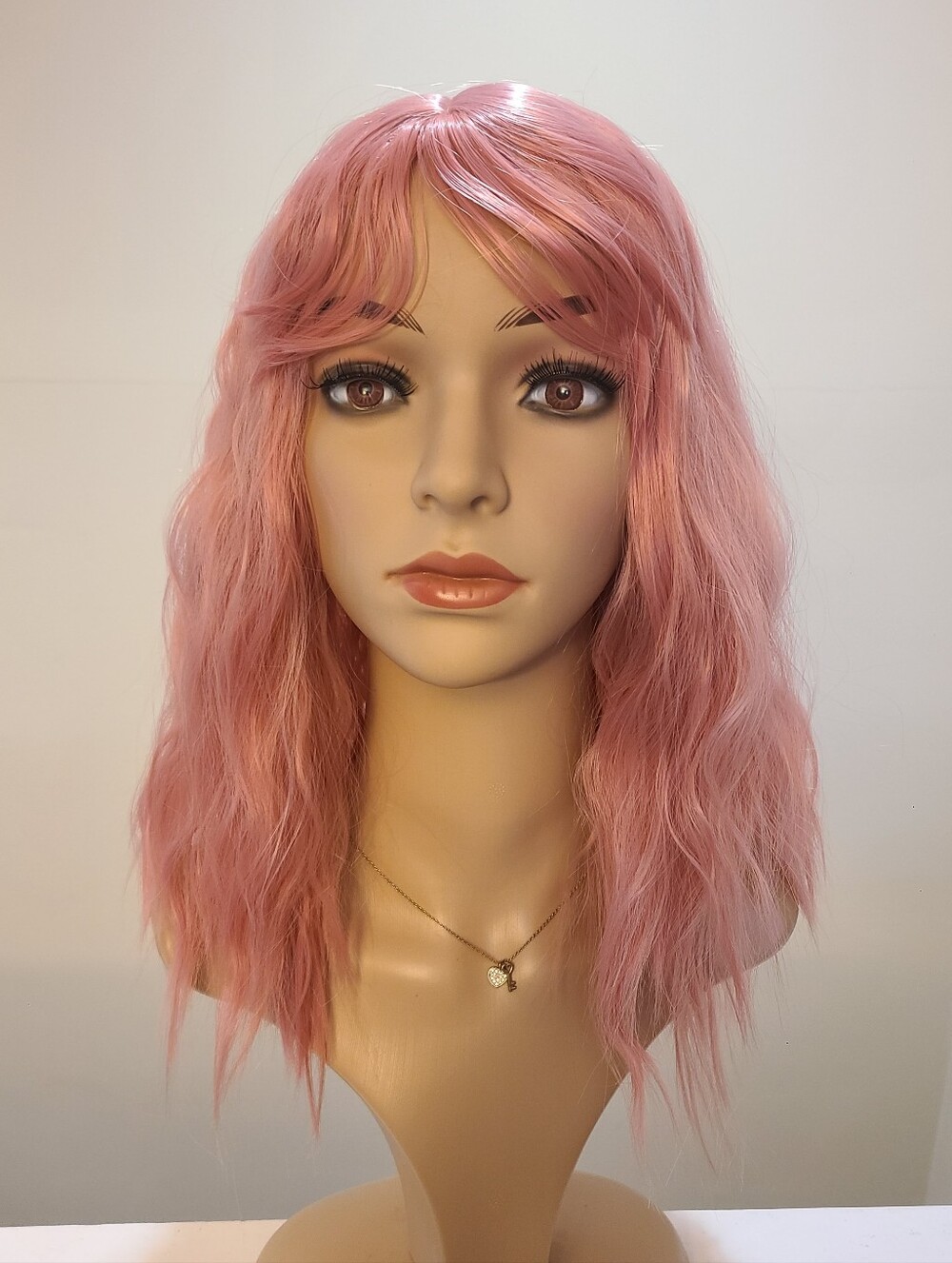 💗 NWOT Pink Wavy Synthetic Women's Wig with Soft Fringe
